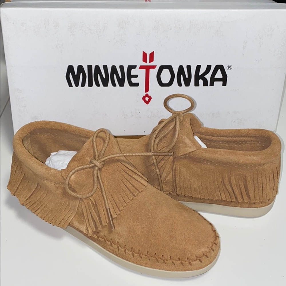AUTH NIB MINNETONKA VENICE FRINGE SUEDEBOOTS TAUPE